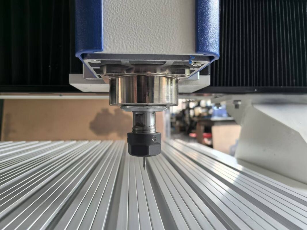 Non-metallic Engraving Machine with 3.7kW Spindle Power 0.05mm Positioning Accuracy 1-Year Warranty